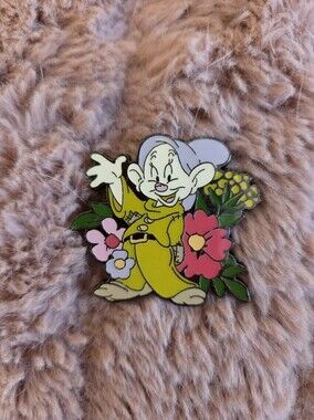 Dopey Enamel Pin Loungefly Exclusive
